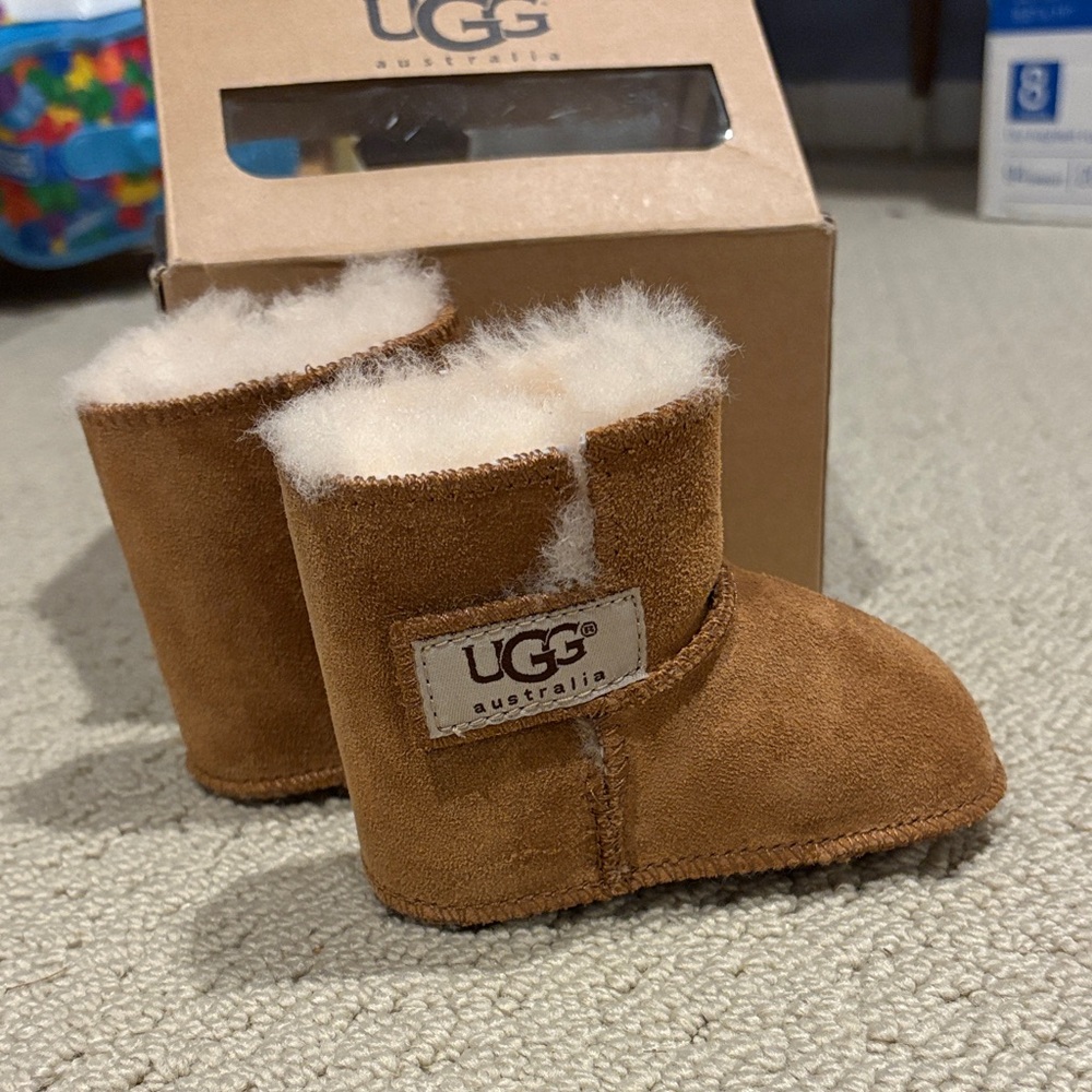 UGG Tan Baby Booties size 2-3 (eur 17/18)